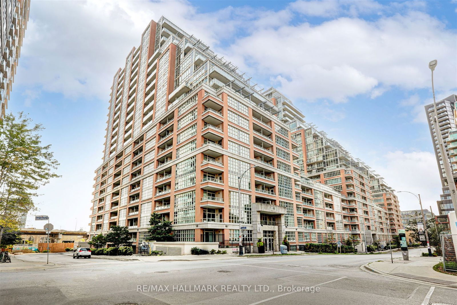 Liberty Lakeview Towers, West End, Toronto