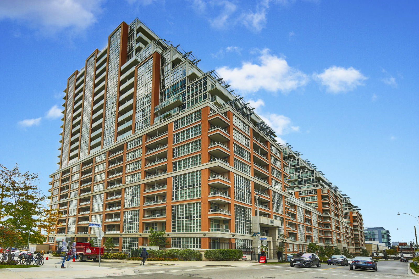 Exterior — Liberty Lakeview Towers, West End, Toronto