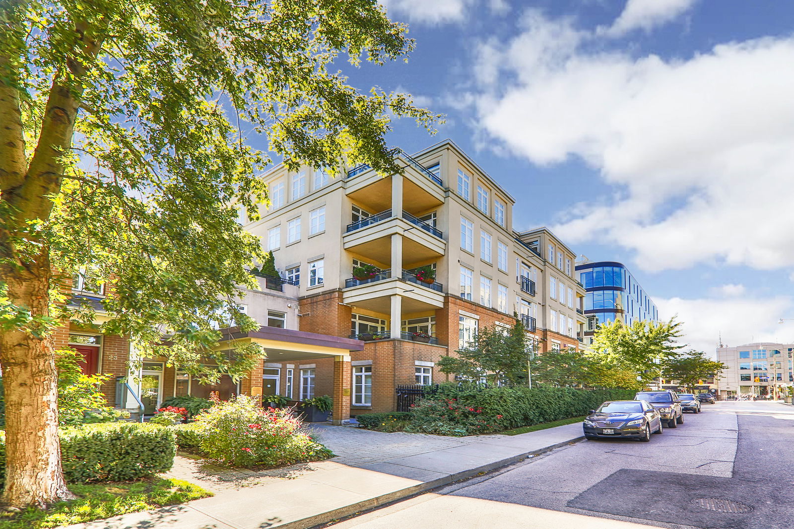 Exterior — 21 Shaftesbury Condos, Midtown, Toronto