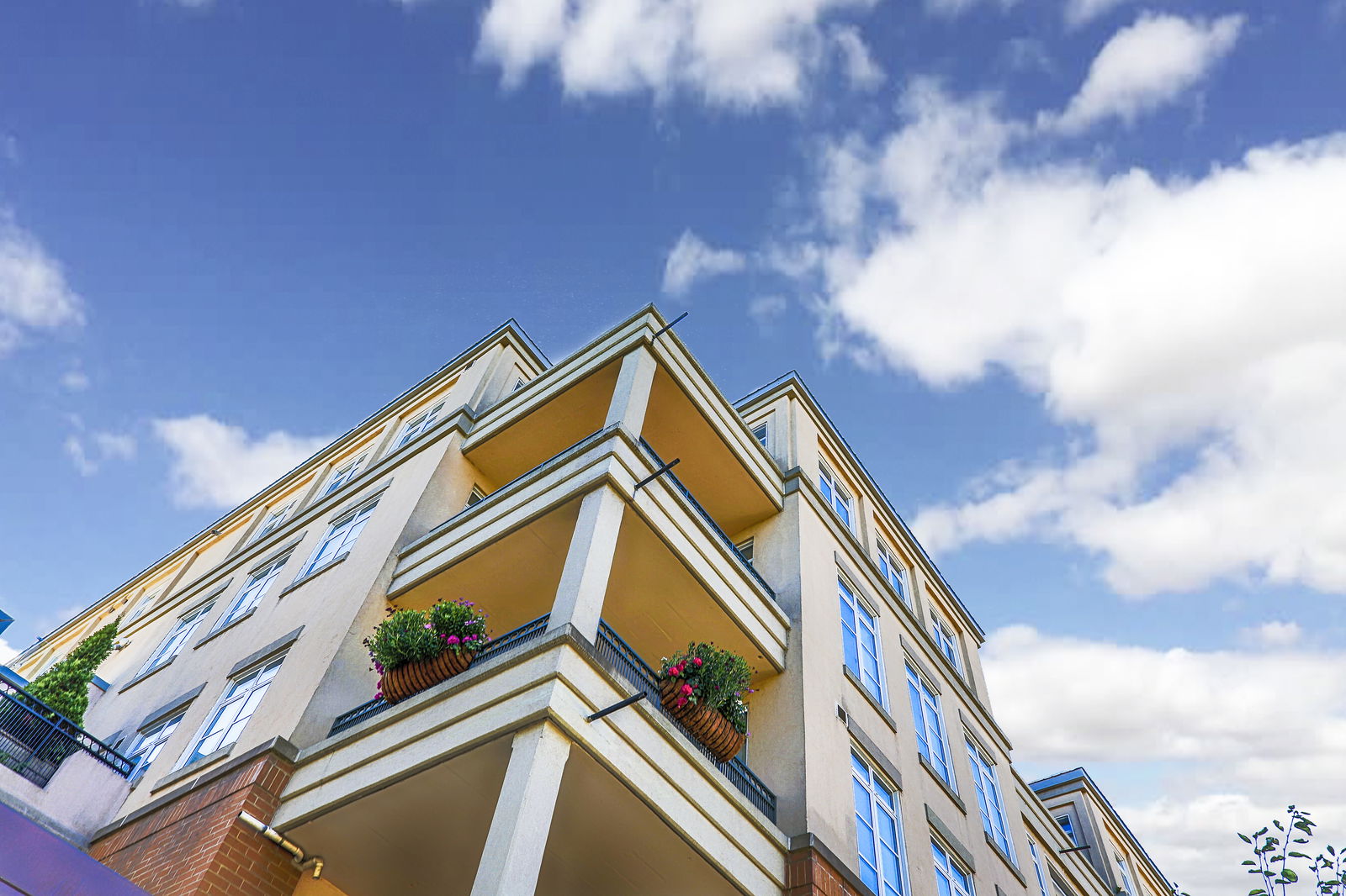 Exterior Sky — 21 Shaftesbury Condos, Midtown, Toronto