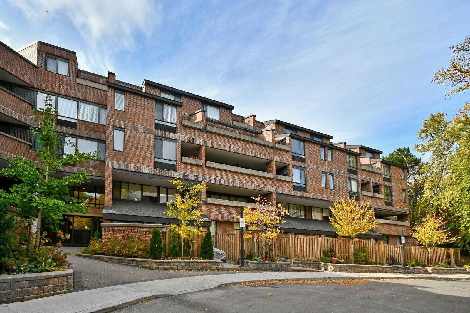 Bedford Glen Townhomes, Midtown, Toronto