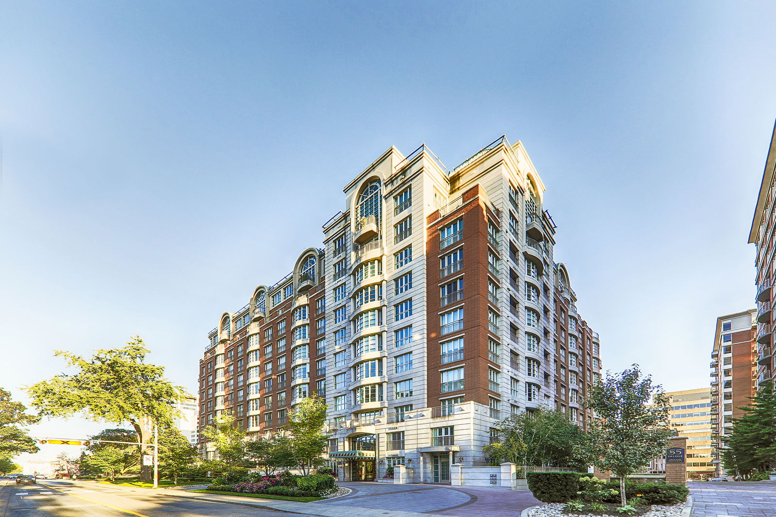 Exterior — 33 Delisle Avenue Condos, Midtown, Toronto