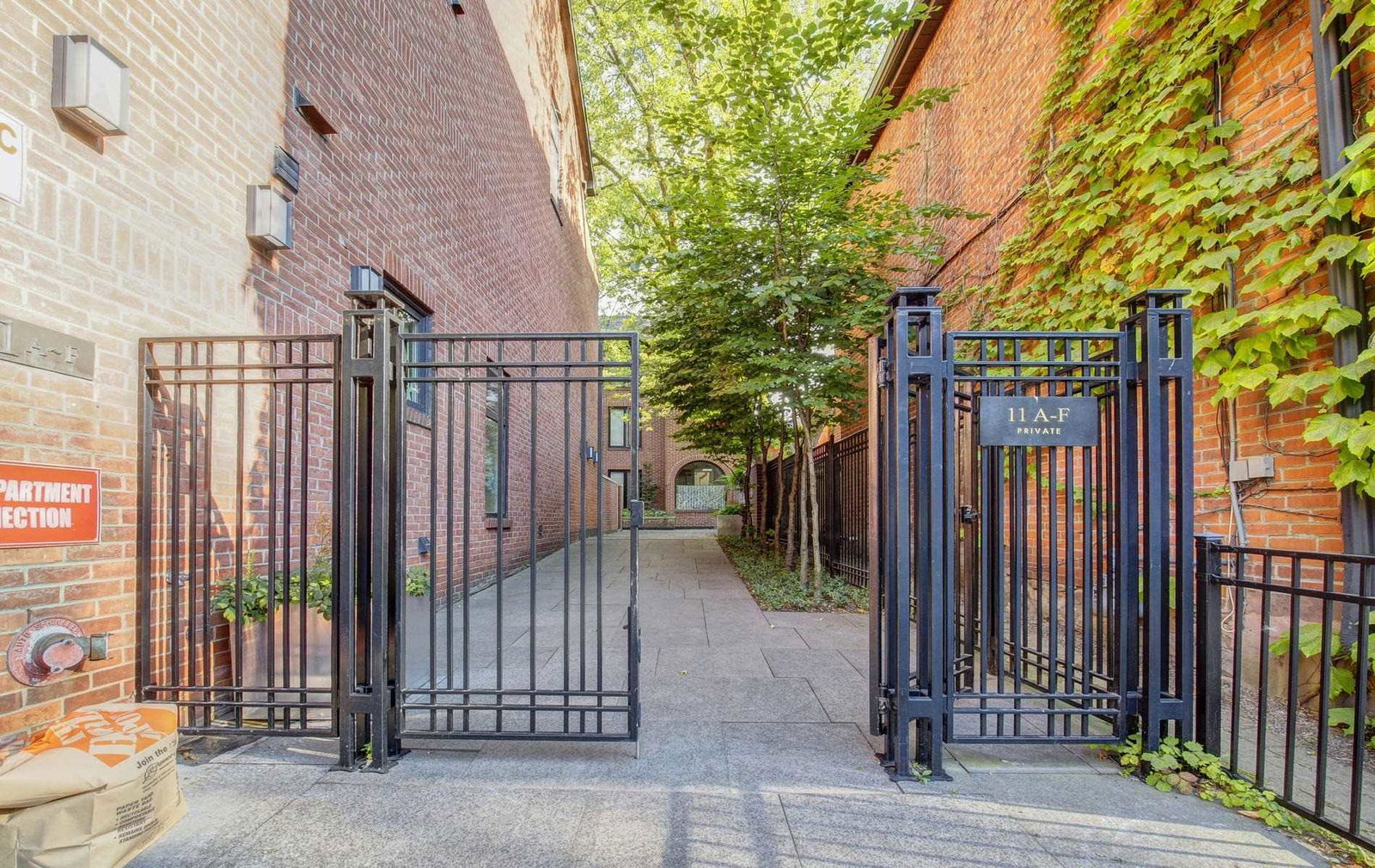 Tranby Avenue Townhomes, Downtown, Toronto