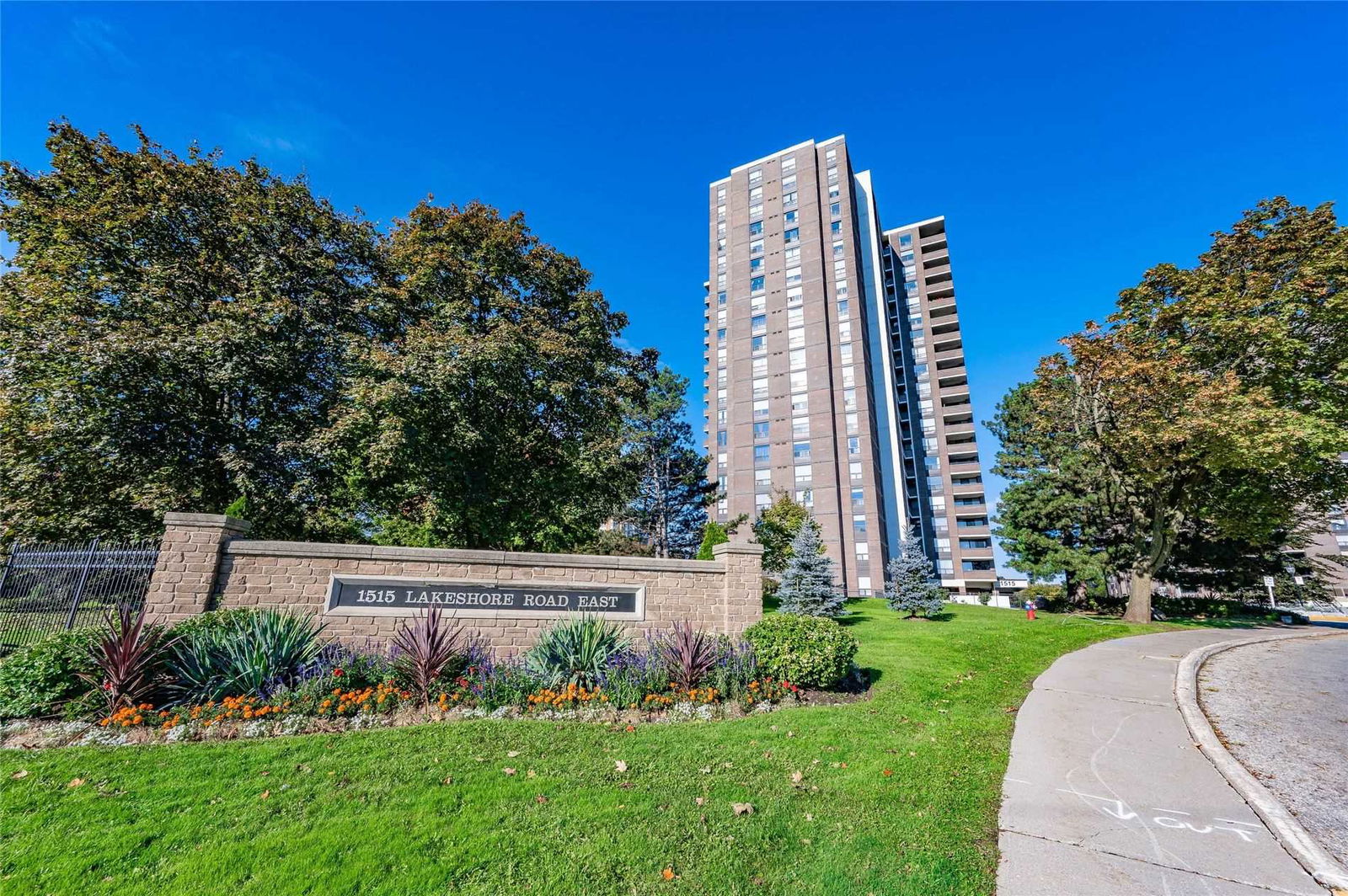 1515 Lakeshore Road East Condos, Mississauga, Toronto