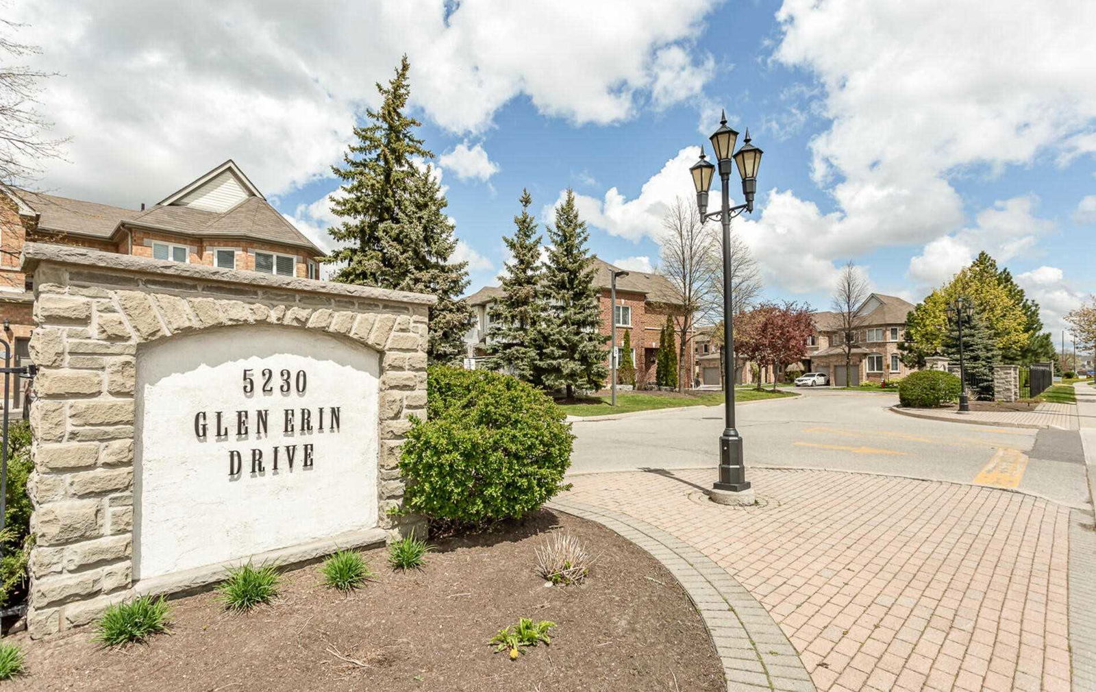 5230 Glen Erin Drive Townhomes, Mississauga, Toronto