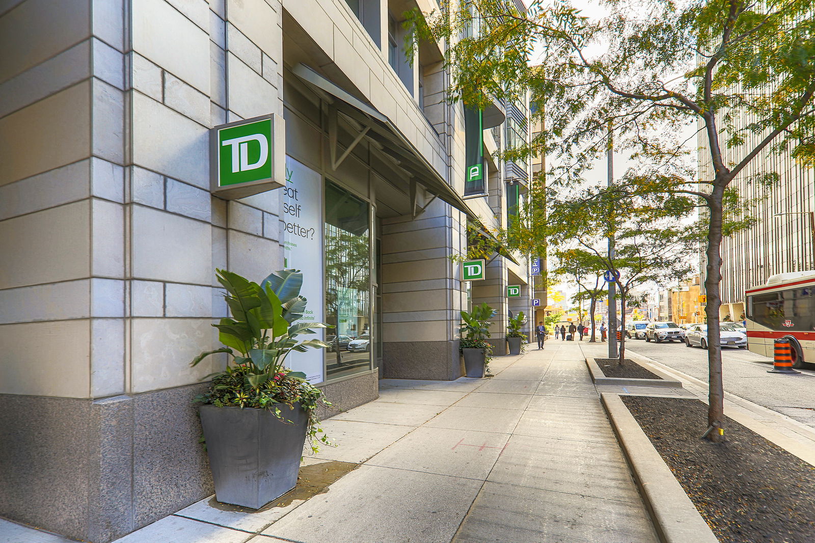 Commercial — Quantum South Tower, Midtown, Toronto