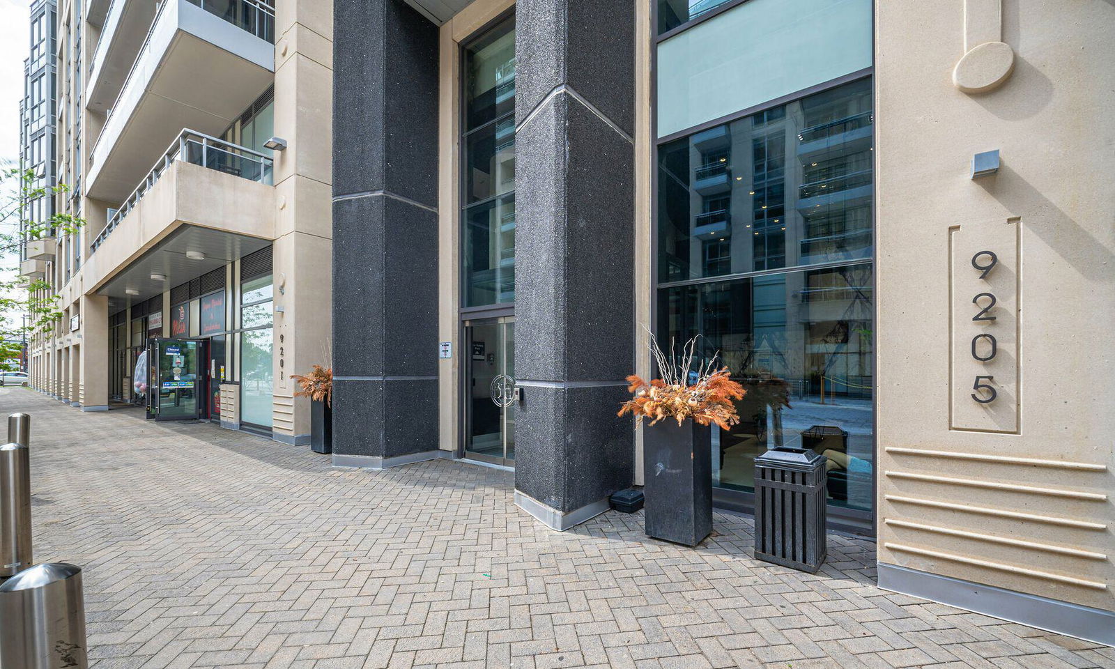 Entrance — The Beverly Hills Condos, Richmond Hill, Toronto