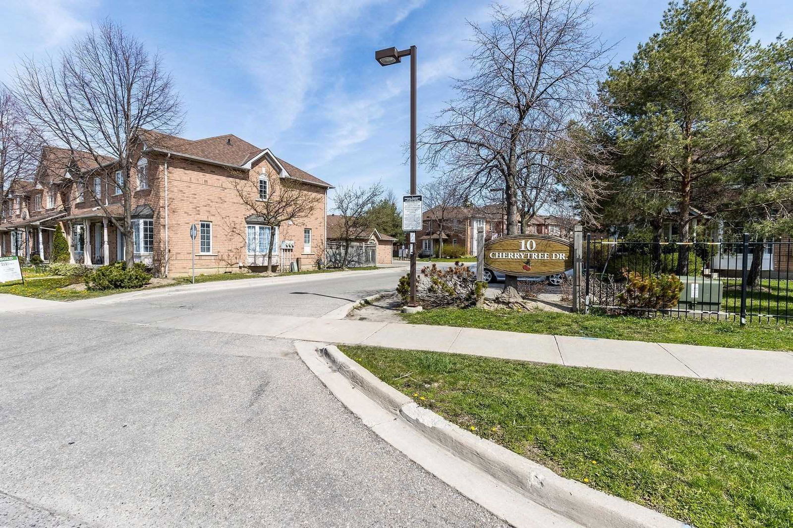 10 Cherrytree Drive Townhouses, Brampton, Toronto