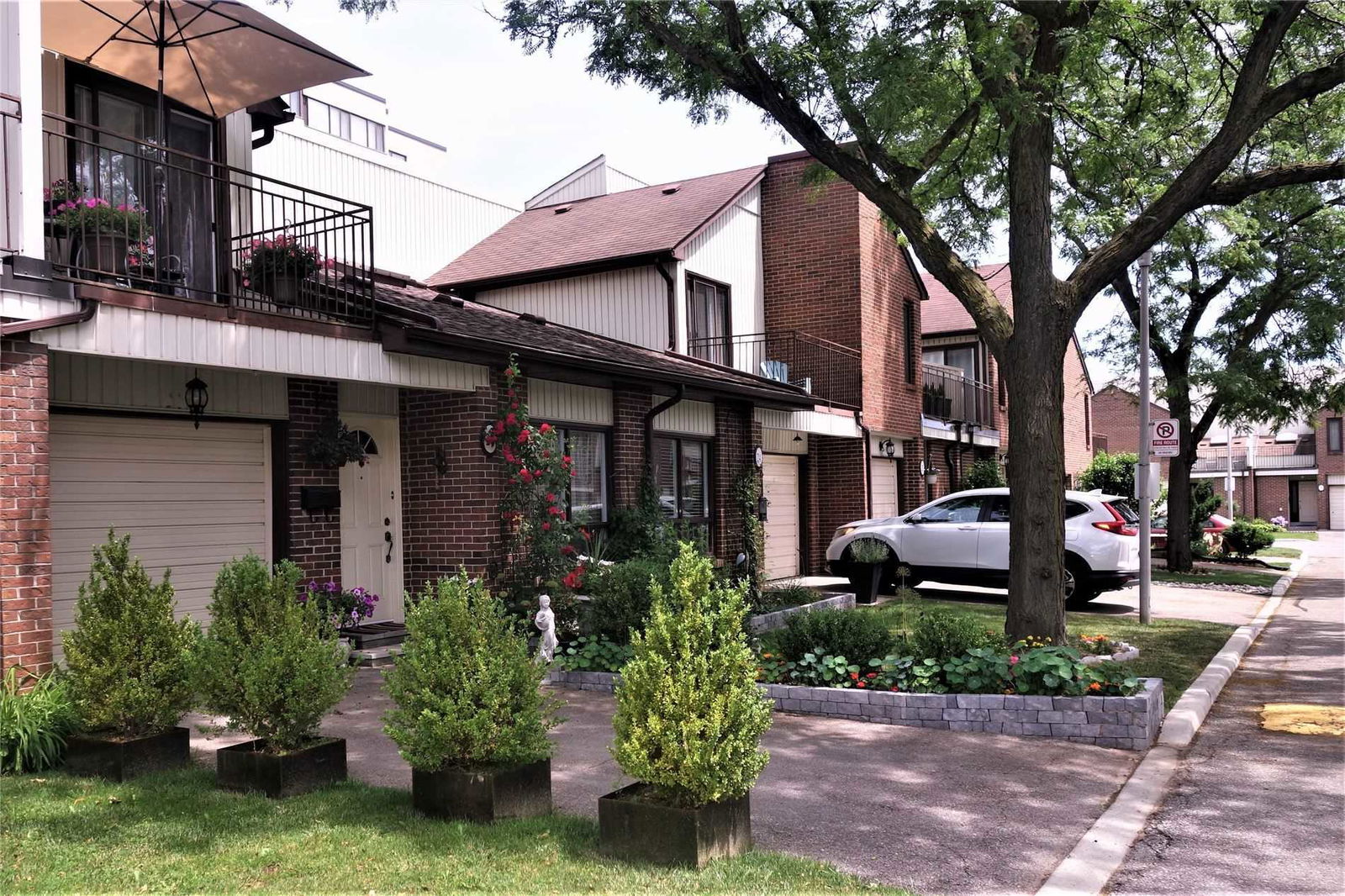 1020 & 1021 Cedarglen Gate Townhomes, Mississauga, Toronto