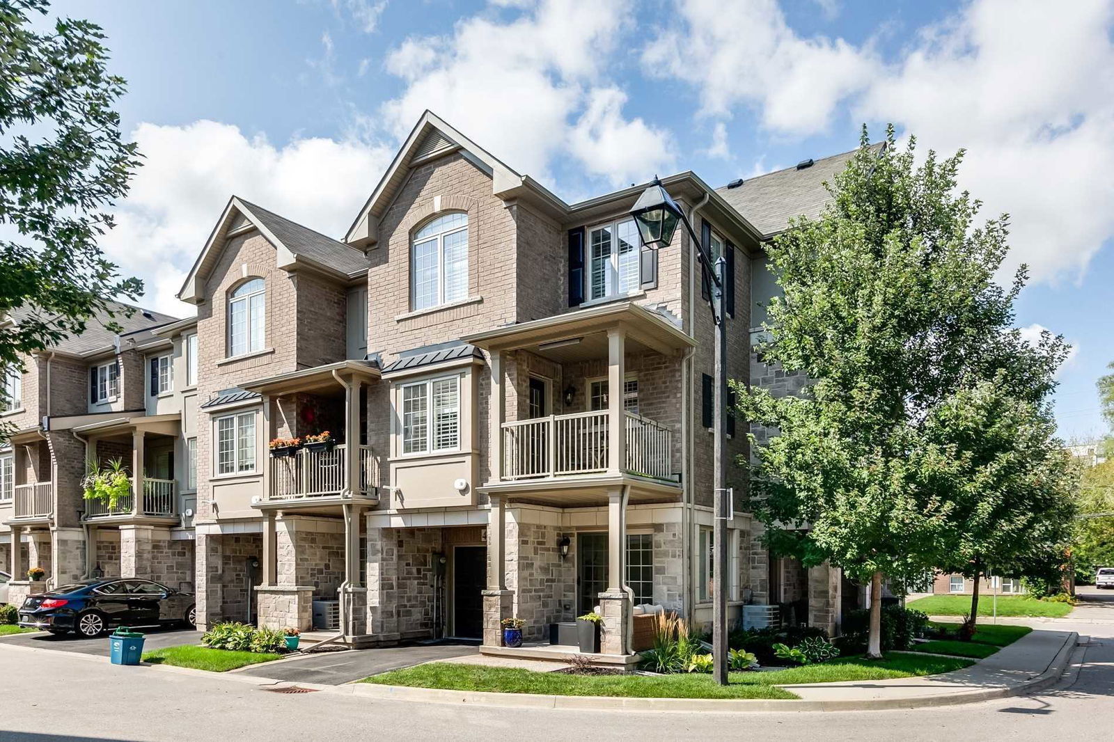 2086 Ghent Avenue Townhomes, Burlington, Toronto