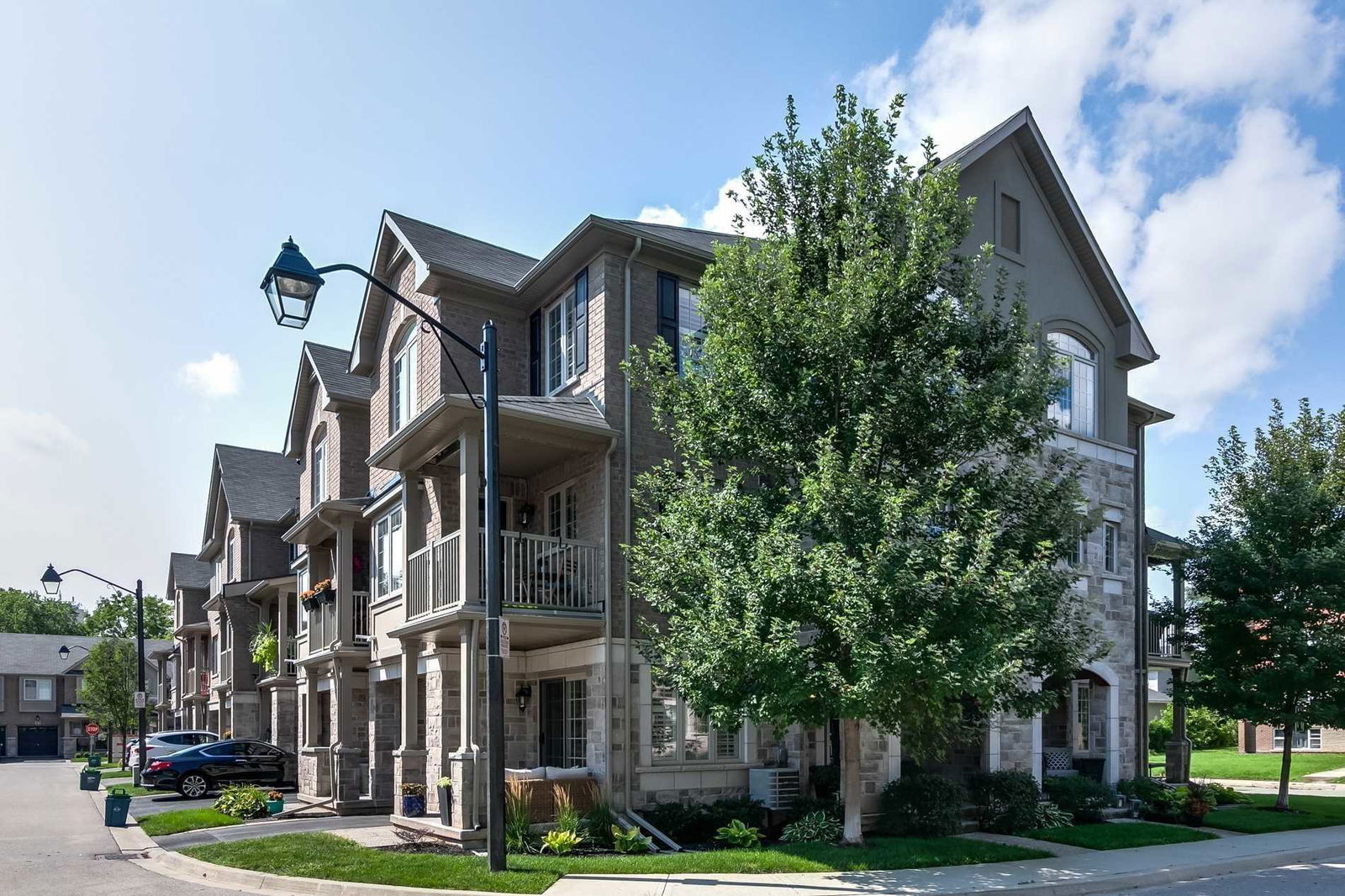 2086 Ghent Avenue Townhomes, Burlington, Toronto