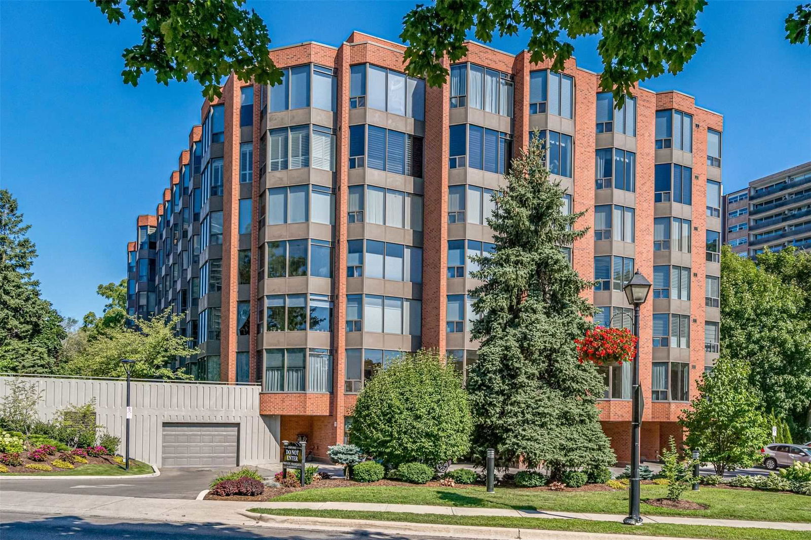 Village Gate Condos, Burlington, Toronto