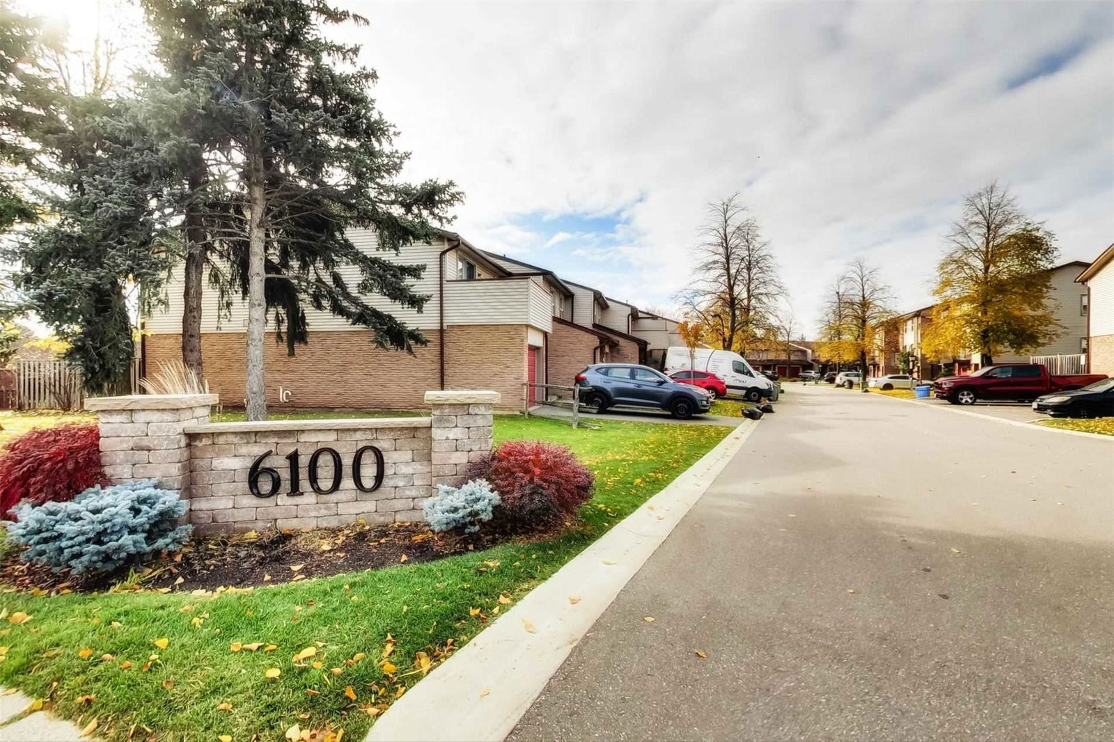 6100 Montevideo Road Townhomes, Mississauga, Toronto