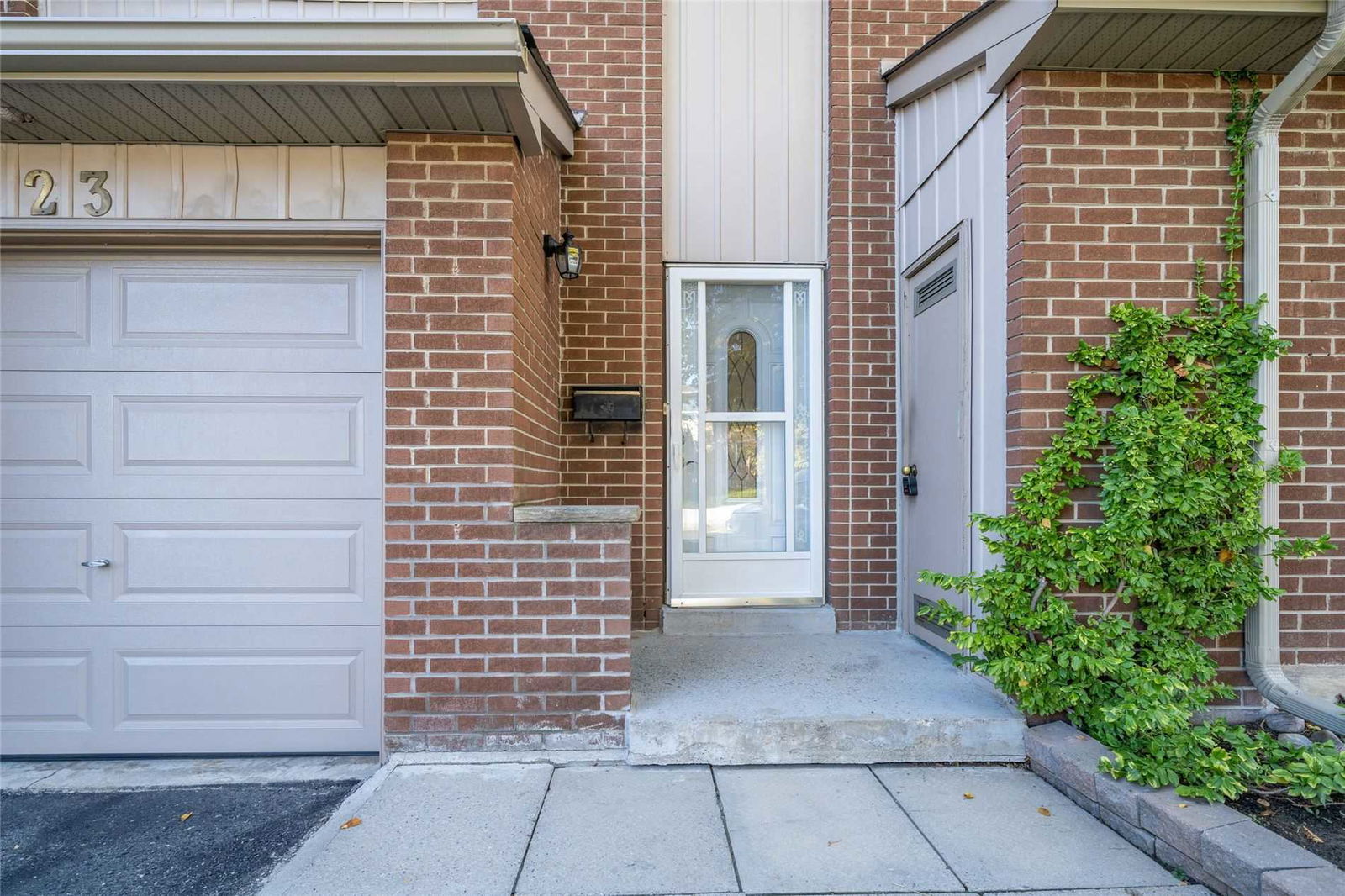 1180 Mississauga Valley Townhomes, Mississauga, Toronto