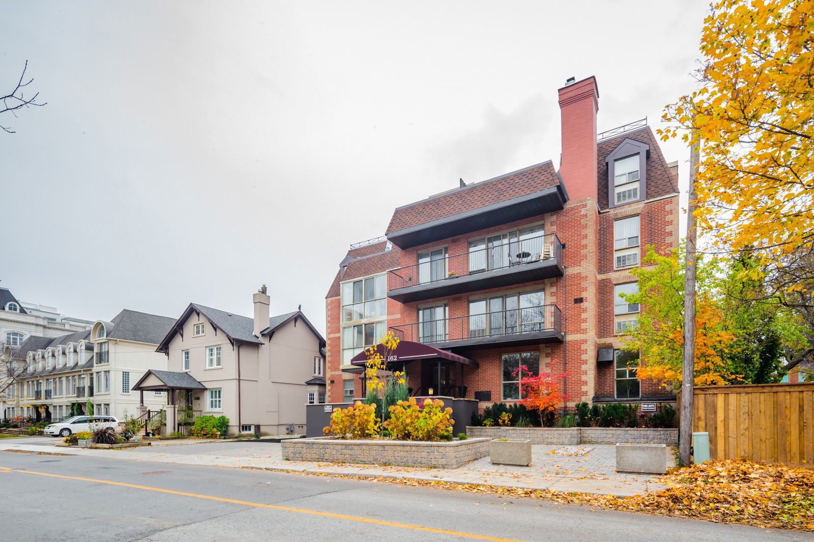 162 Reynolds Street Condos, Oakville, Toronto