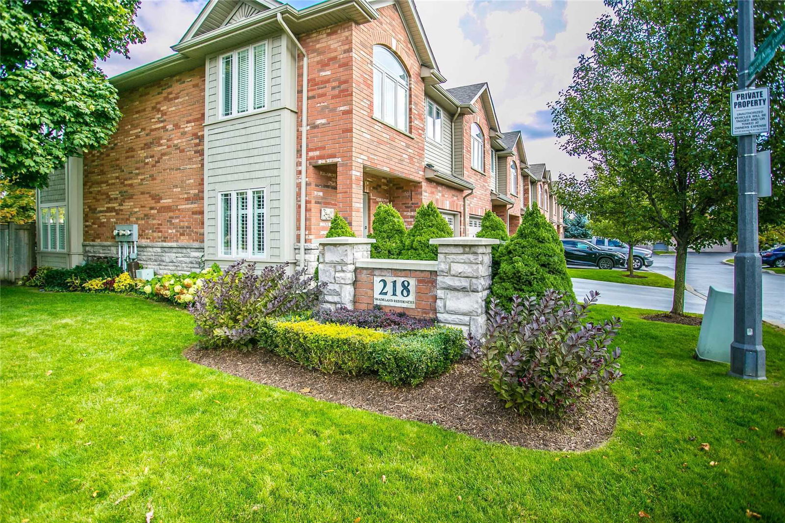 218 Plains Road East Townhomes, Burlington, Toronto