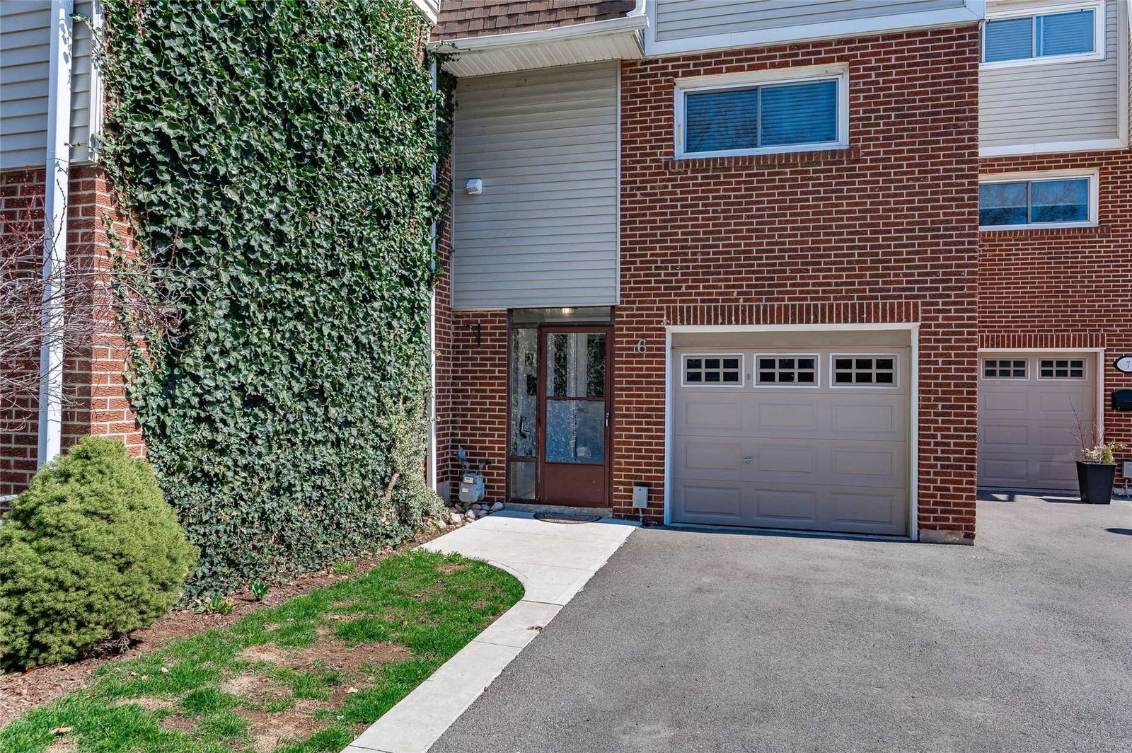 960 Warwick Court Townhomes, Burlington, Toronto