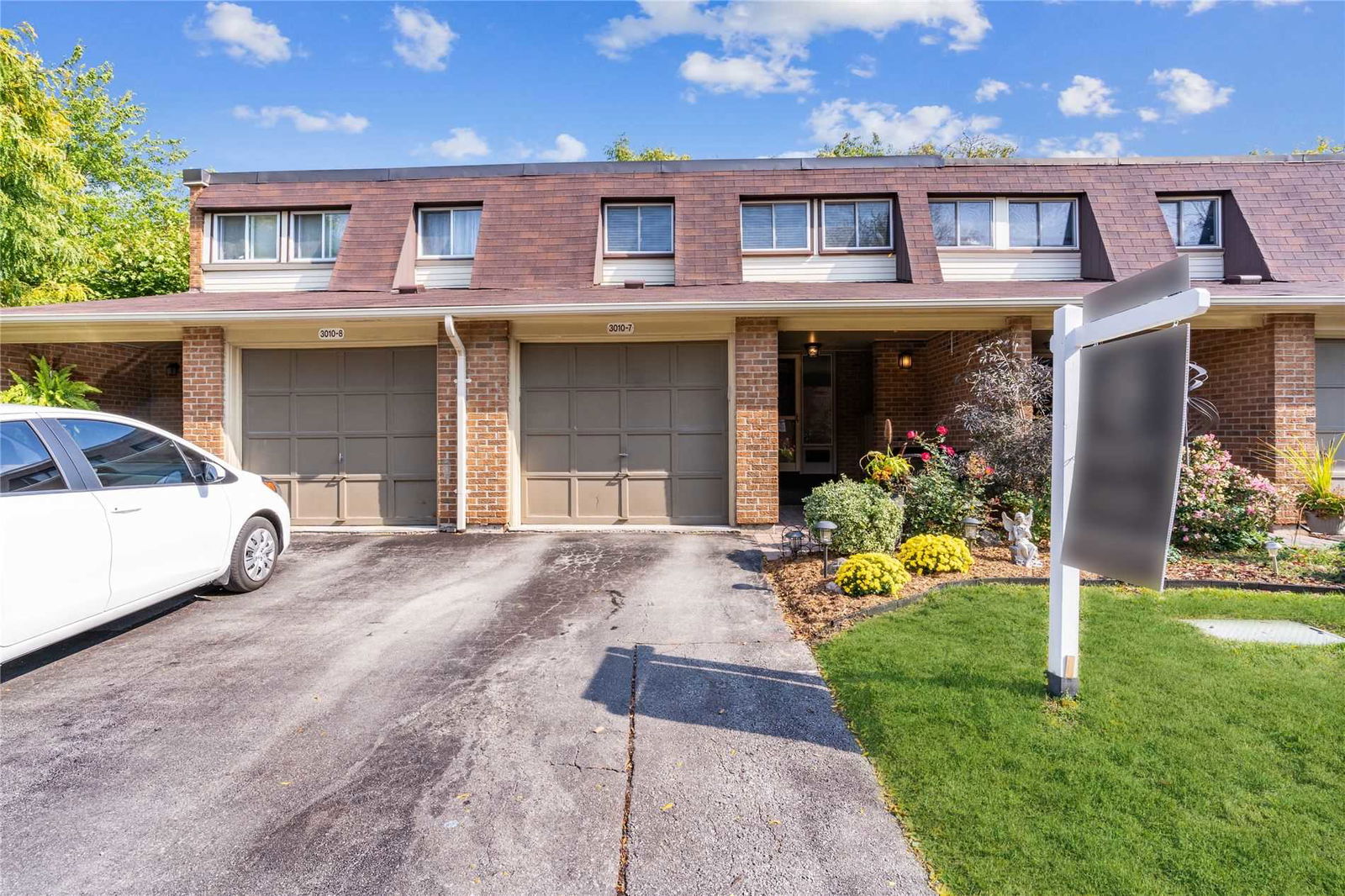 Barrington Square Townhomes, Burlington, Toronto