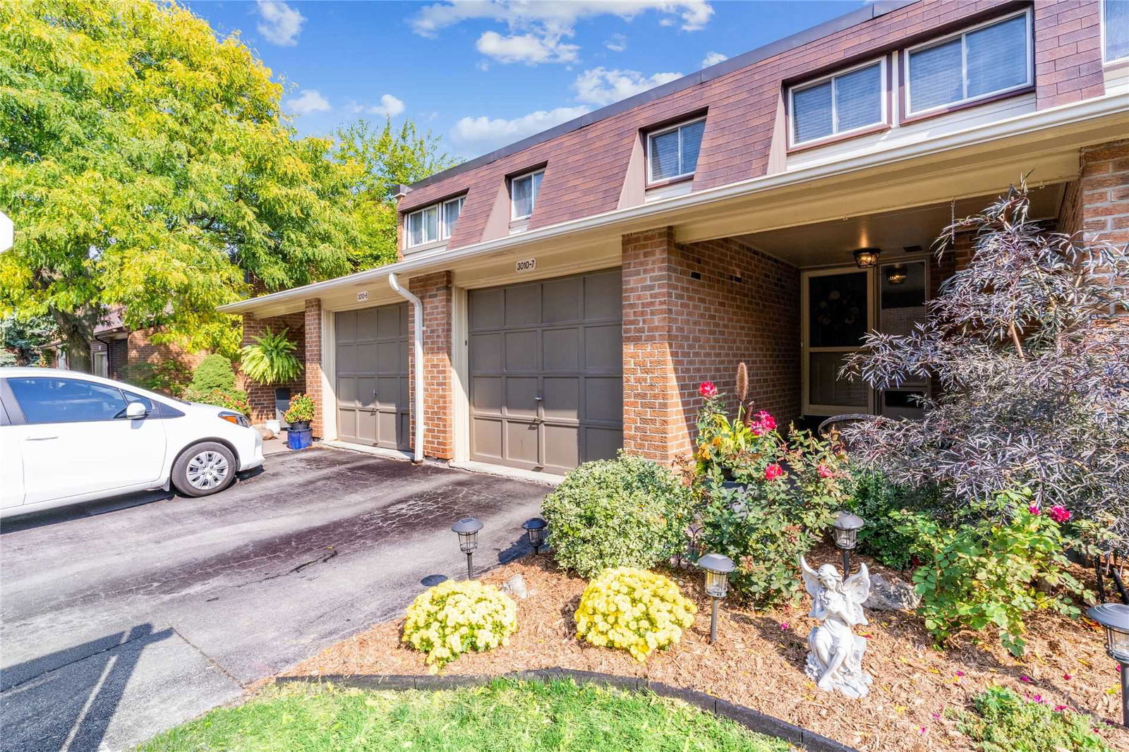 Barrington Square Townhomes, Burlington, Toronto