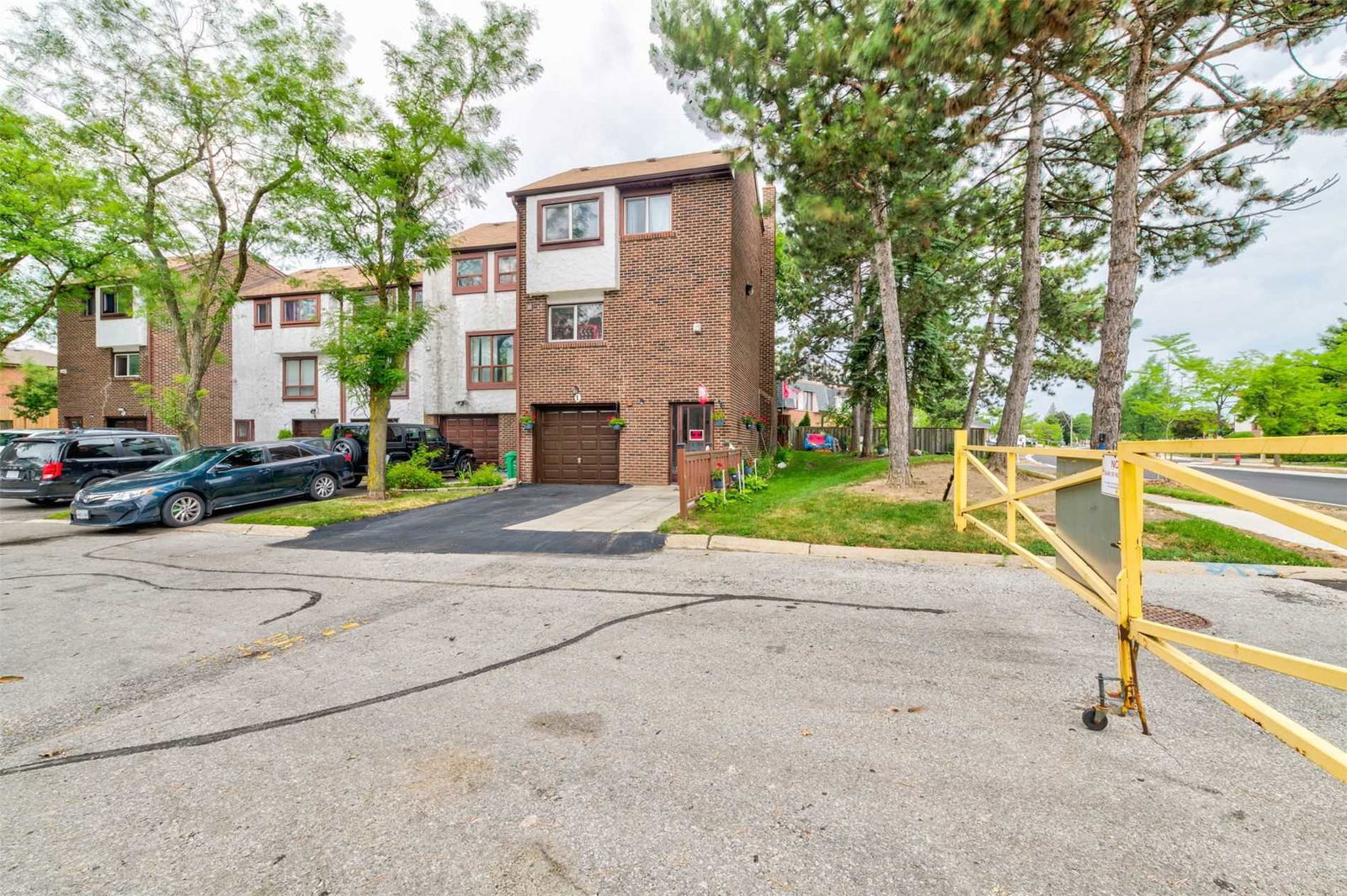 Brandon Gate & Darcel Ave Townhomes, Mississauga, Toronto