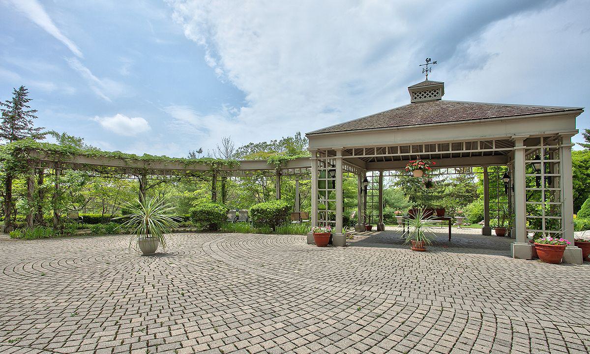 Patio — Bronte Harbour Club Condos, Oakville, Toronto