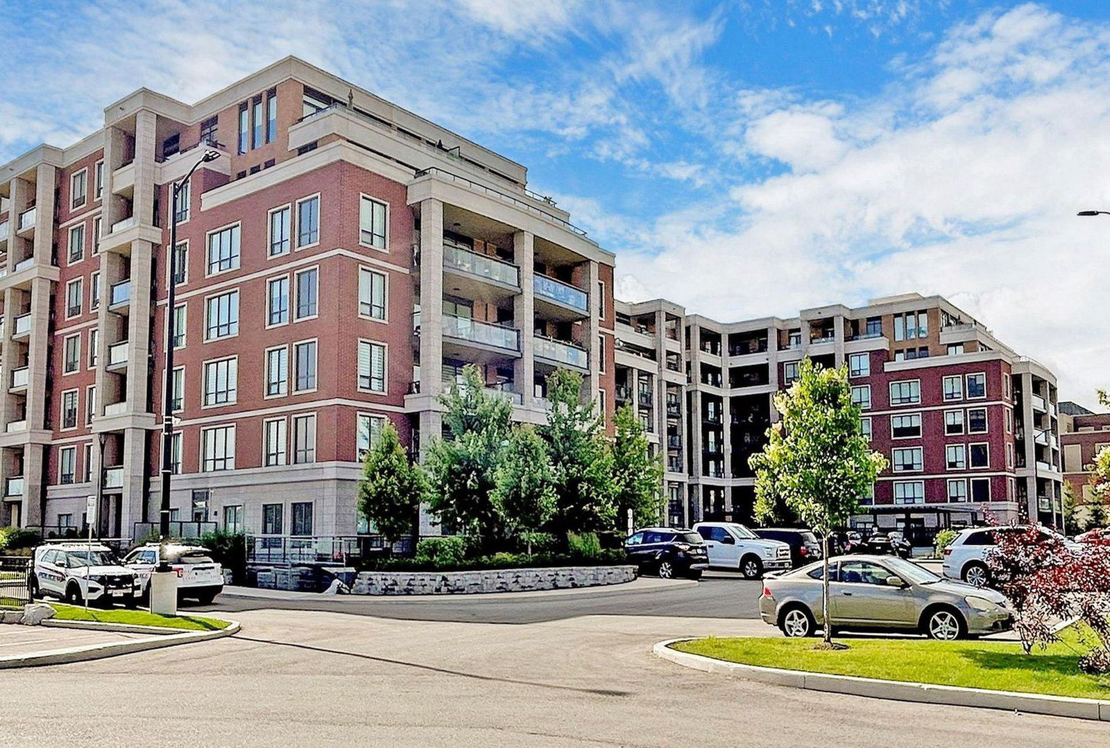 Exterior Side — Hampton Place Condos, Whitchurch-Stouffville, Toronto