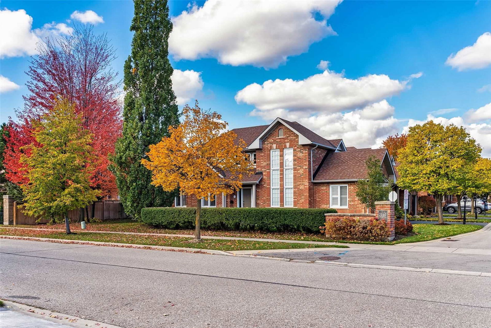 Millcroft Gardens II Townhomes, Burlington, Toronto