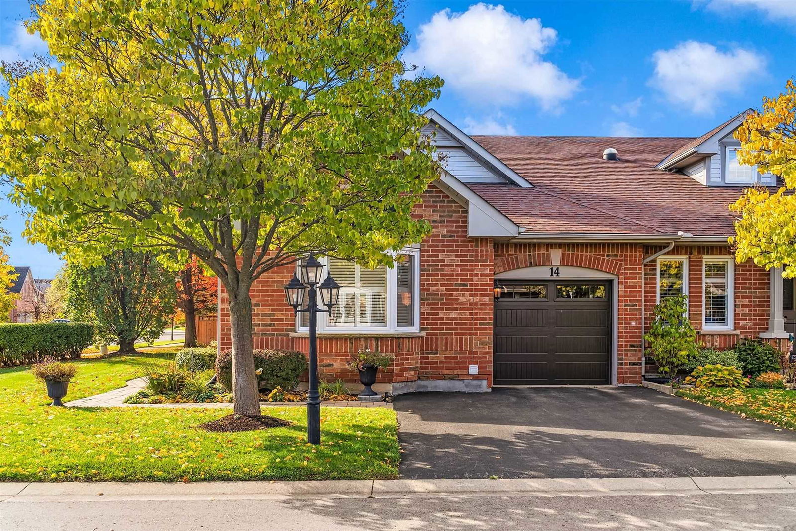 Millcroft Gardens II Townhomes, Burlington, Toronto