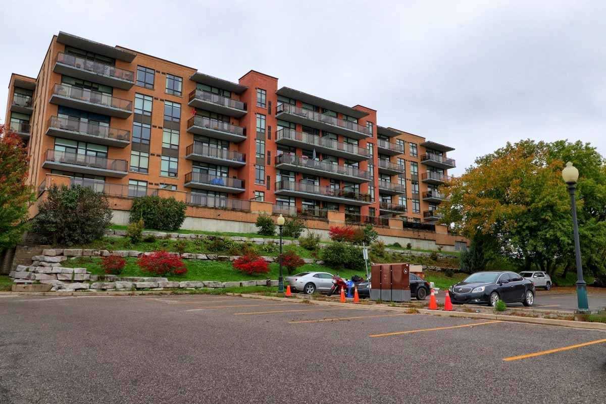 The Bayview Condos, Scugog, Toronto