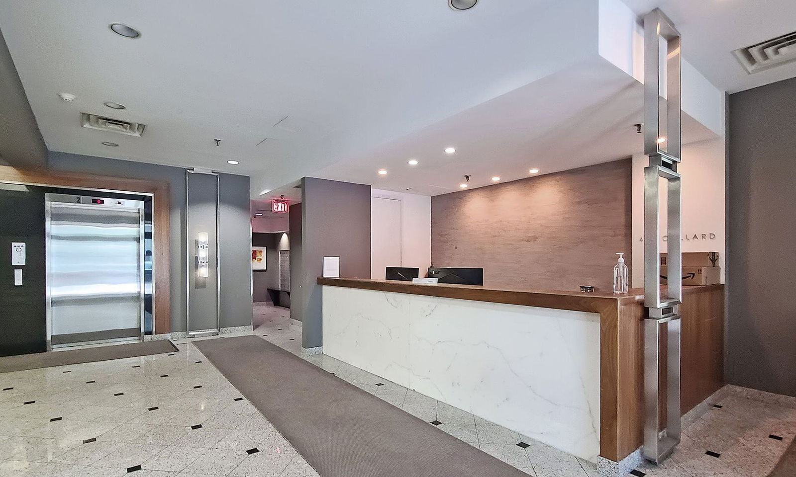 Concierge — 40 Scollard, Downtown, Toronto