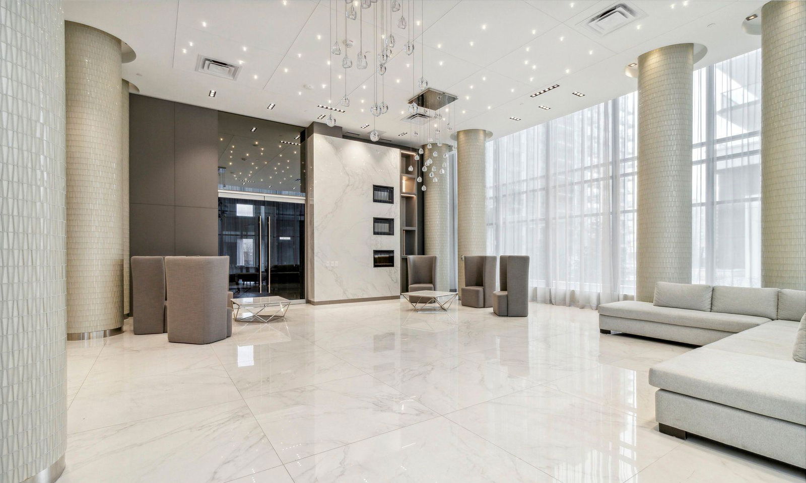 Lobby — YongeParc Condos, Richmond Hill, Toronto