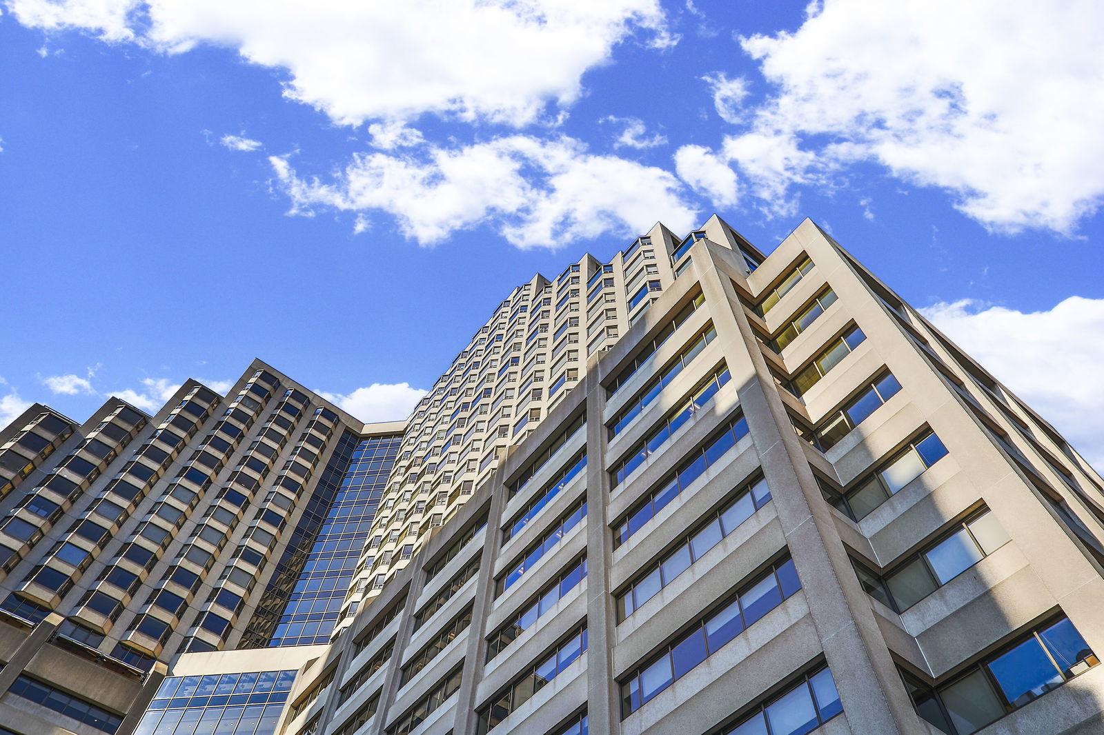 Exterior Sky — Renaissance Plaza, Downtown, Toronto