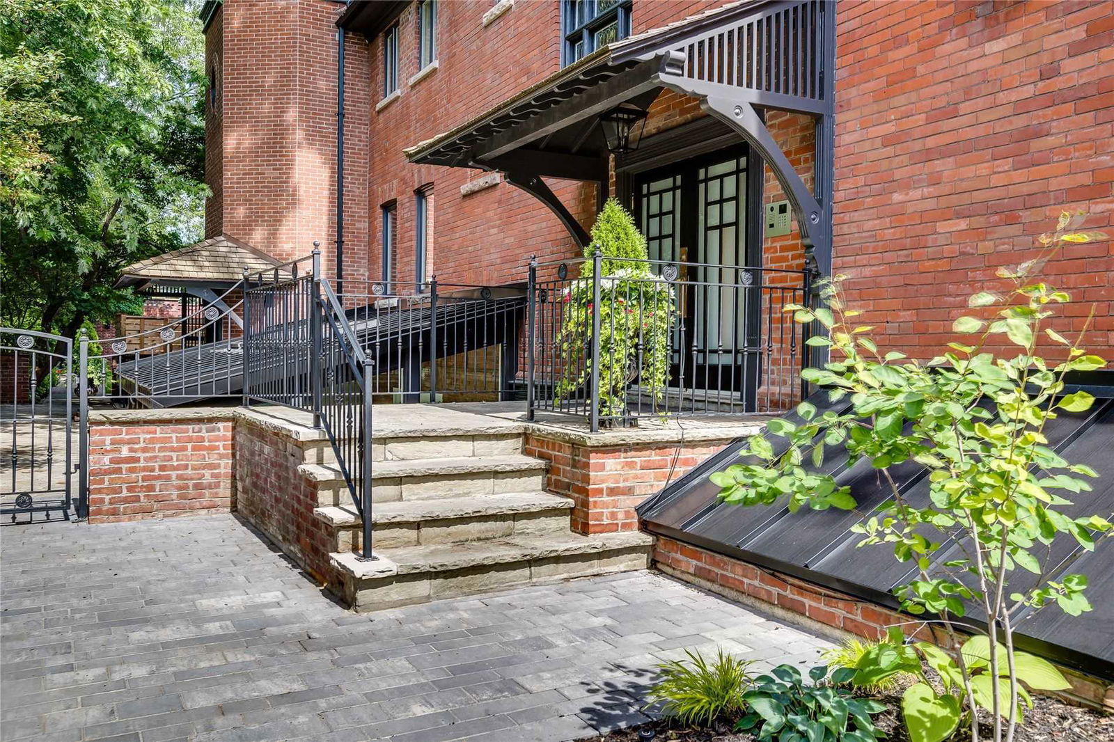 15 Scarth Rd Townhomes, Midtown, Toronto