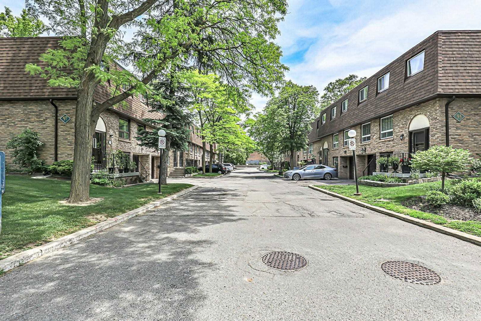 Henderson Square, Markham, Toronto