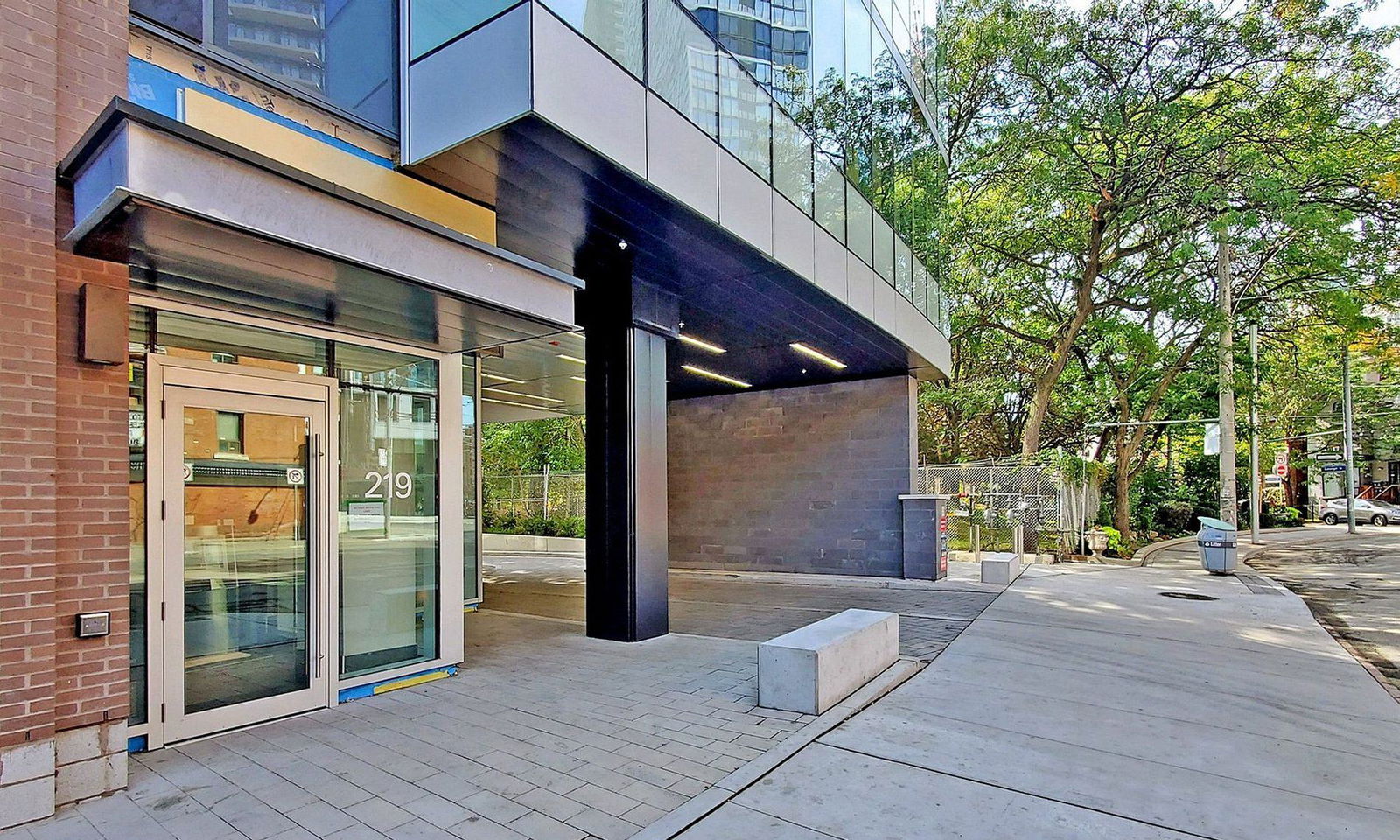 Entrance — in.DE Condos, Downtown, Toronto