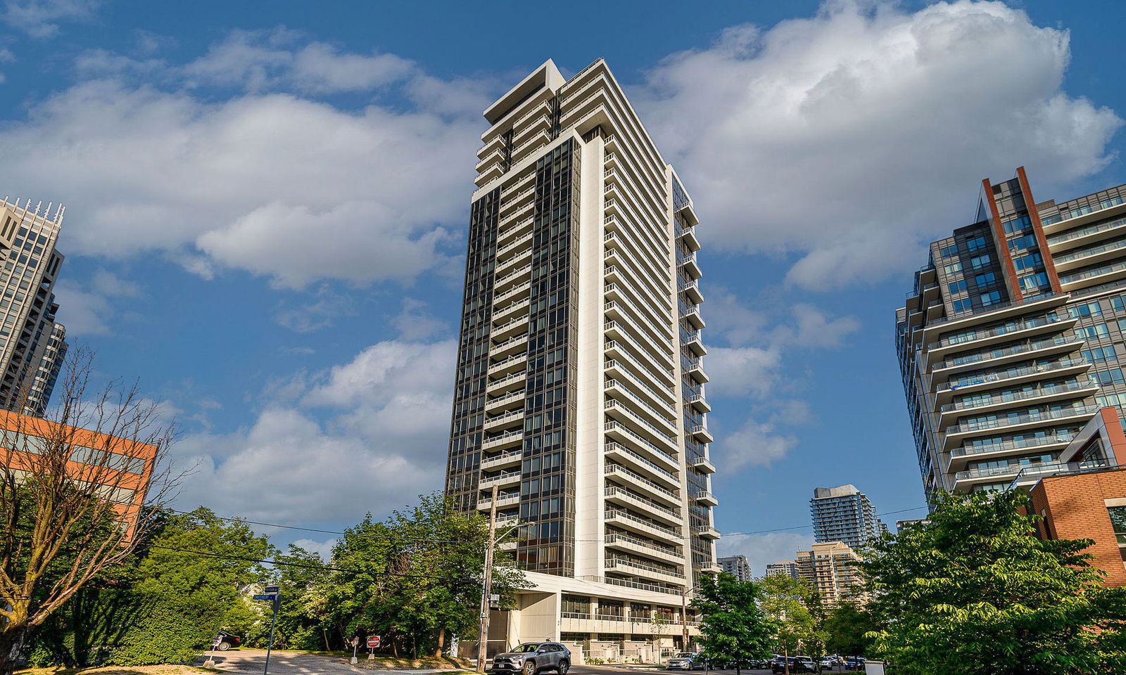 Exterior Side — The Diamond Condominiums on Yonge, North York, Toronto