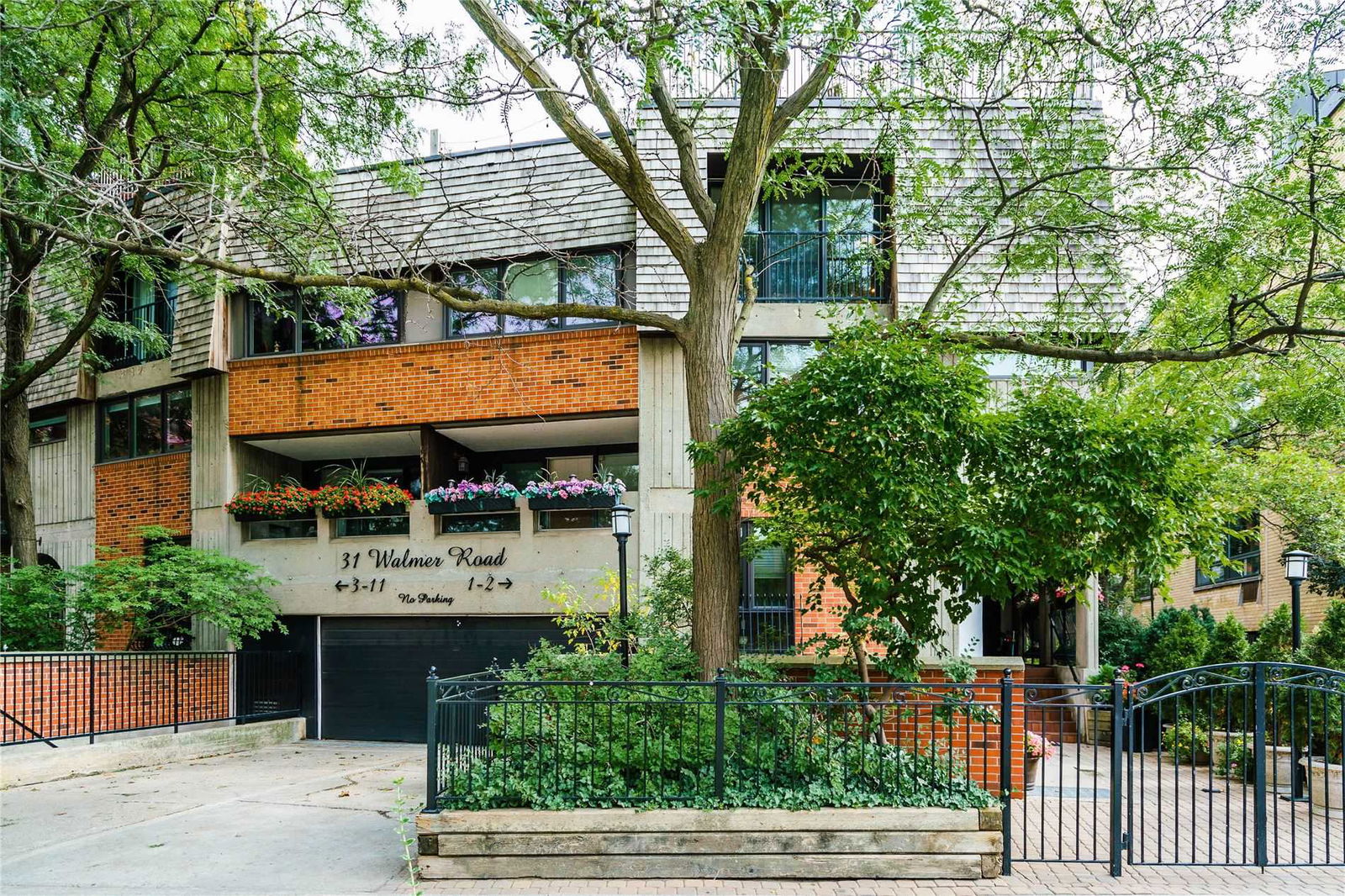 31 Walmer Road Townhouses, Downtown, Toronto