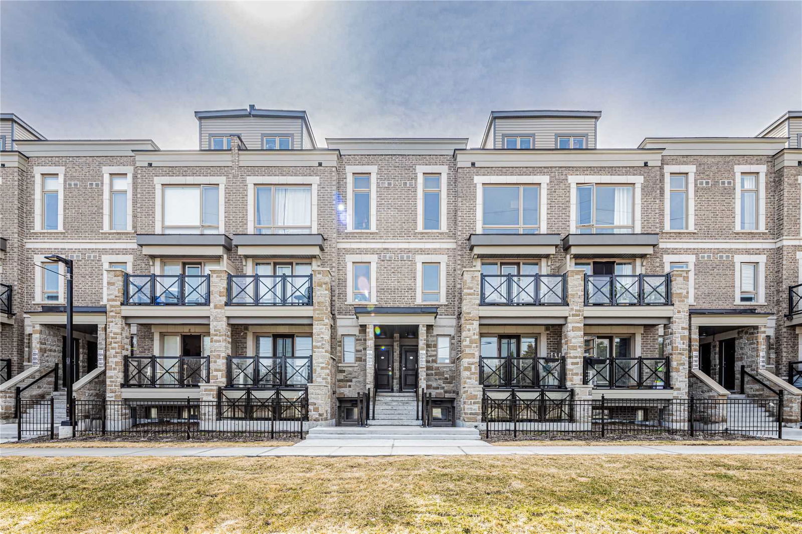 Grand Cornell Brownstones 2, Markham, Toronto