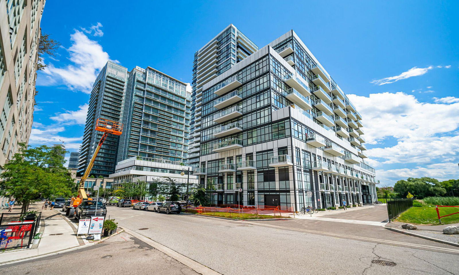 Exterior Side — Empire Phoenix Condos, Etobicoke, Toronto