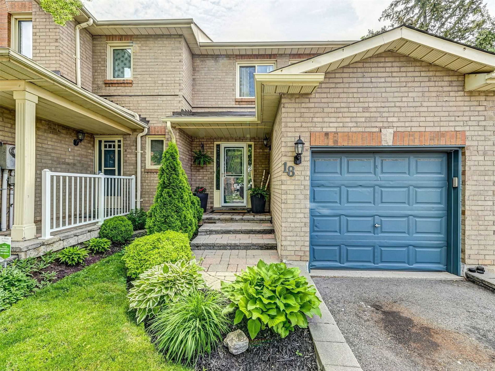 16 Farnham Drive Townhouses, Brampton, Toronto