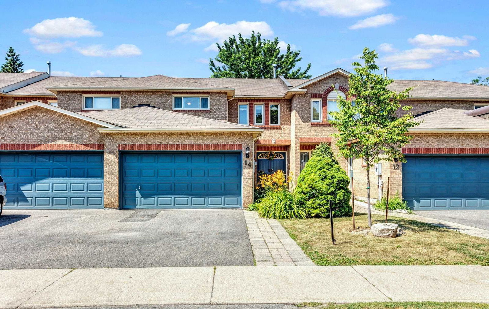 16 Farnham Drive Townhouses, Brampton, Toronto