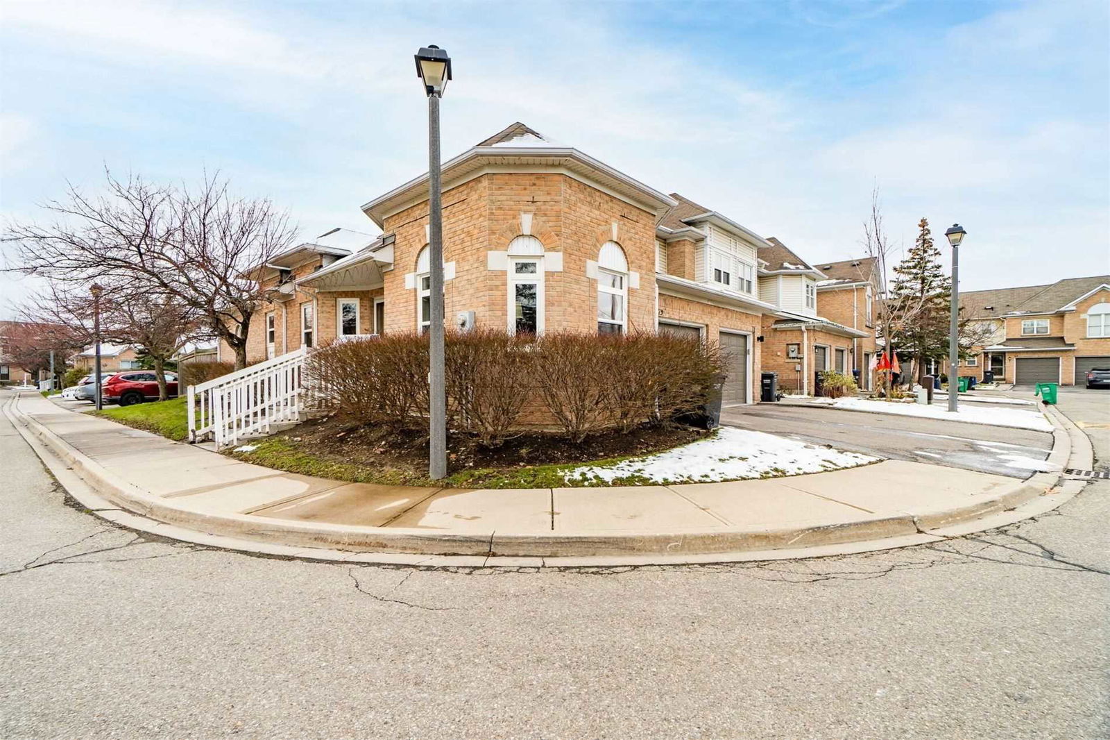 2 Brisbane Court Townhouses, Brampton, Toronto