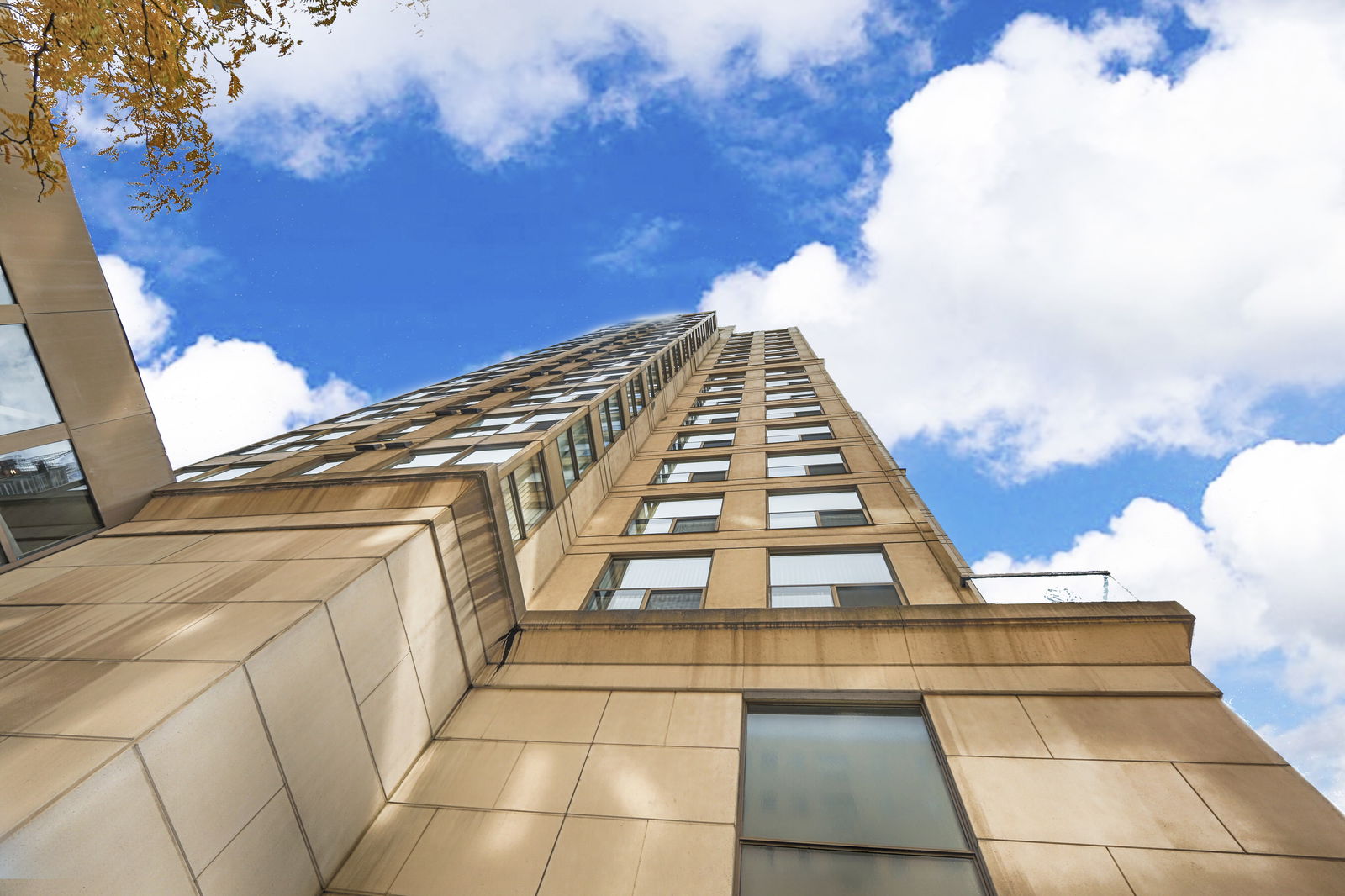 Exterior Sky — Metropolitan Essex, Downtown, Toronto