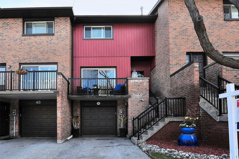 2 Woodglen Way Townhouses