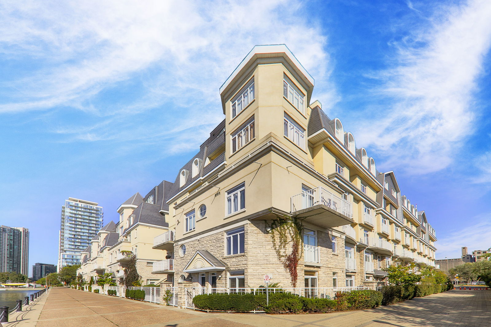 Exterior — Marina Townhomes of South Beach, Downtown, Toronto