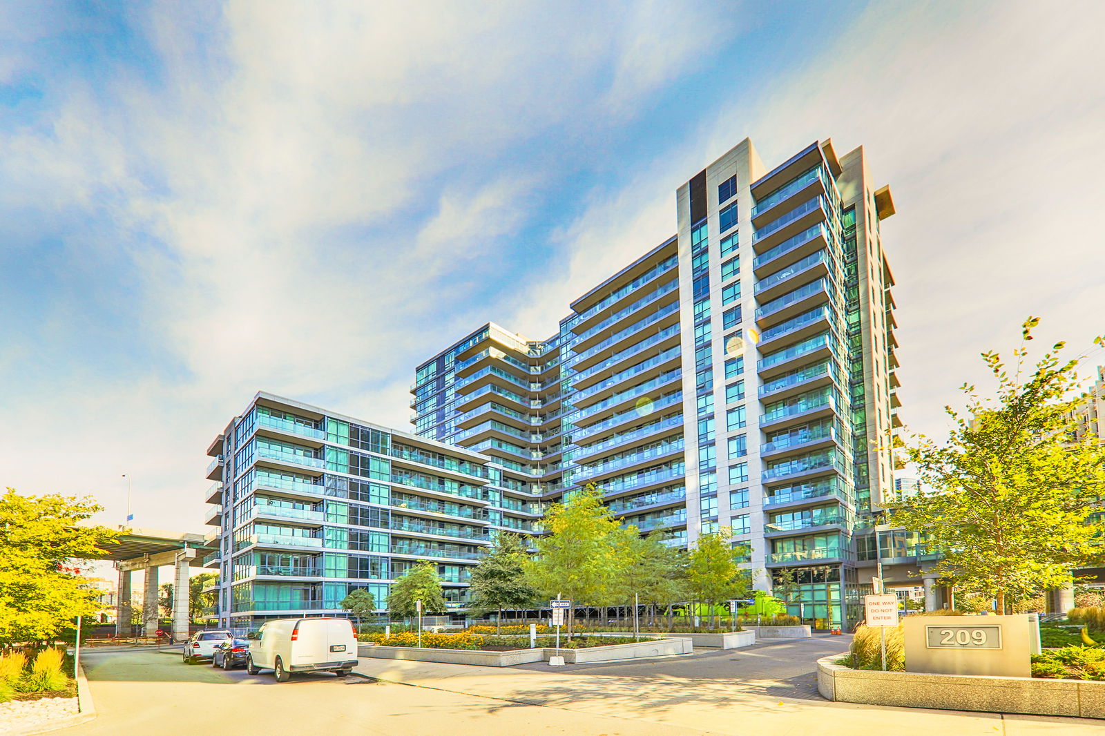 Exterior — Neptune & Neptune II Condos, Downtown, Toronto