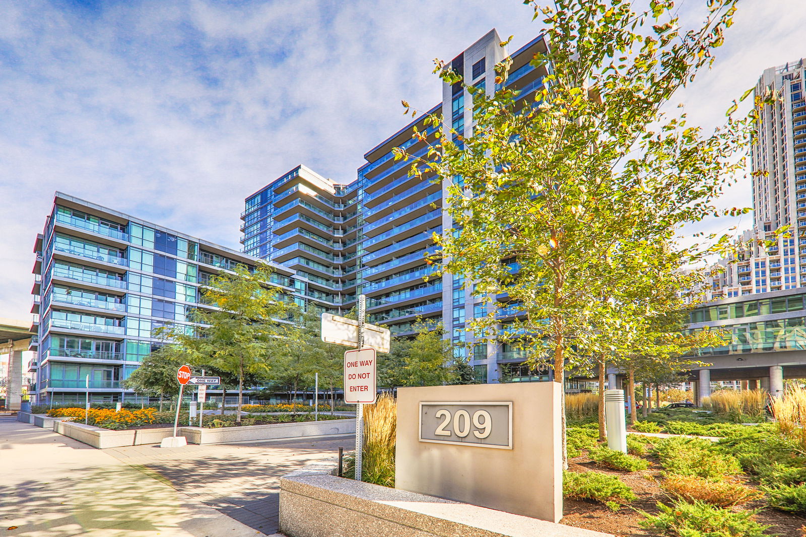 Exterior — Neptune & Neptune II Condos, Downtown, Toronto