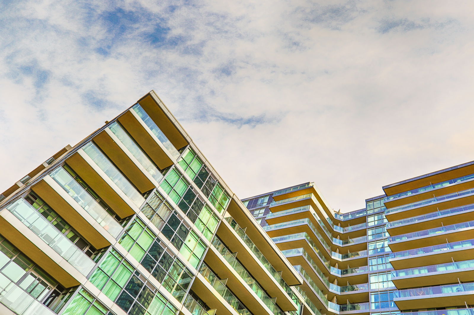 Exterior Sky — Neptune & Neptune II Condos, Downtown, Toronto