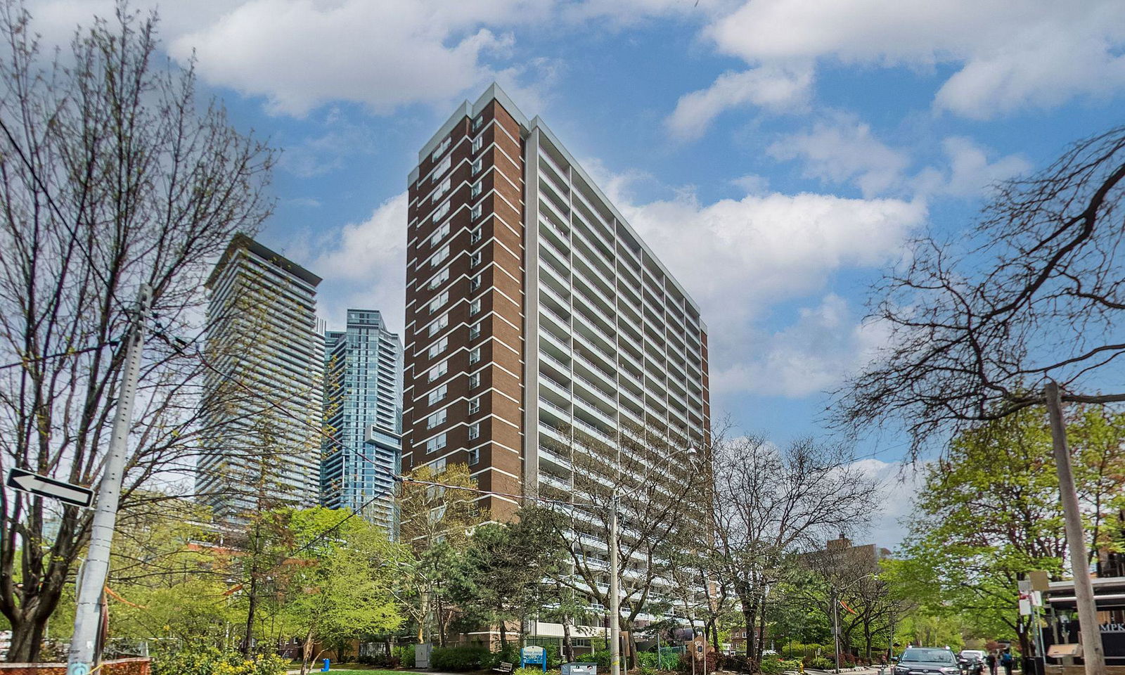 Exterior Side — Gloucester Gate, Downtown, Toronto