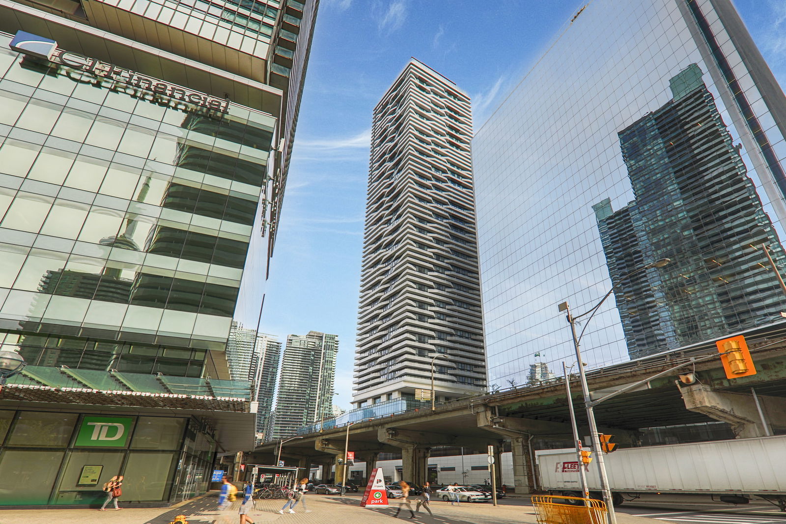 Exterior — Harbour Plaza Residences, Downtown, Toronto